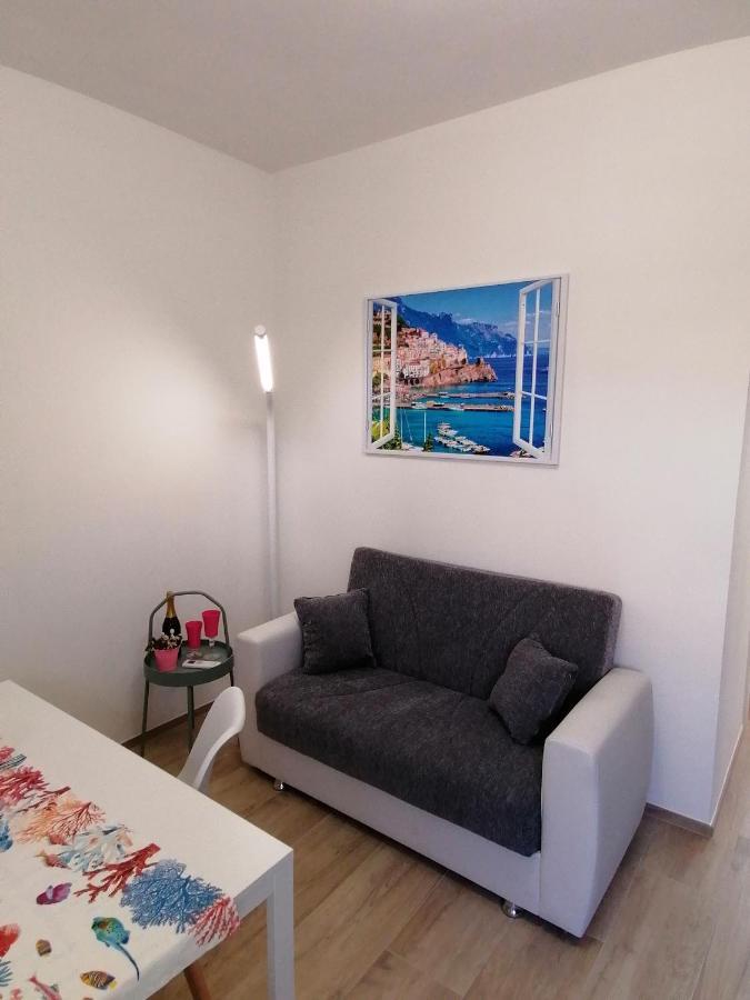 Retroscena Apartment In Centro ชิวิตาโนวา มาร์เค ภายนอก รูปภาพ