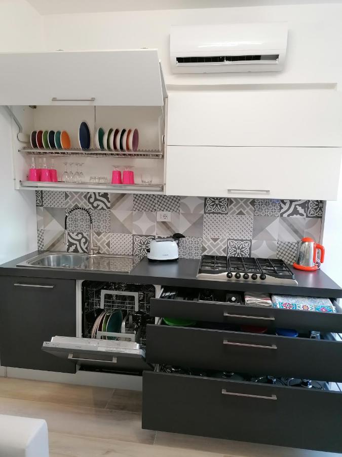 Retroscena Apartment In Centro ชิวิตาโนวา มาร์เค ภายนอก รูปภาพ