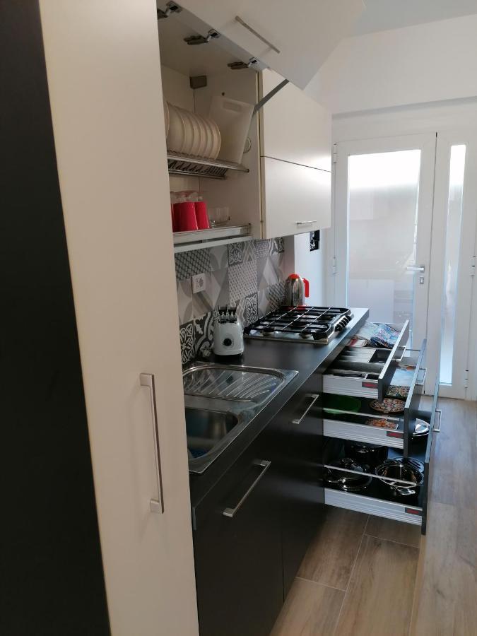 Retroscena Apartment In Centro ชิวิตาโนวา มาร์เค ภายนอก รูปภาพ