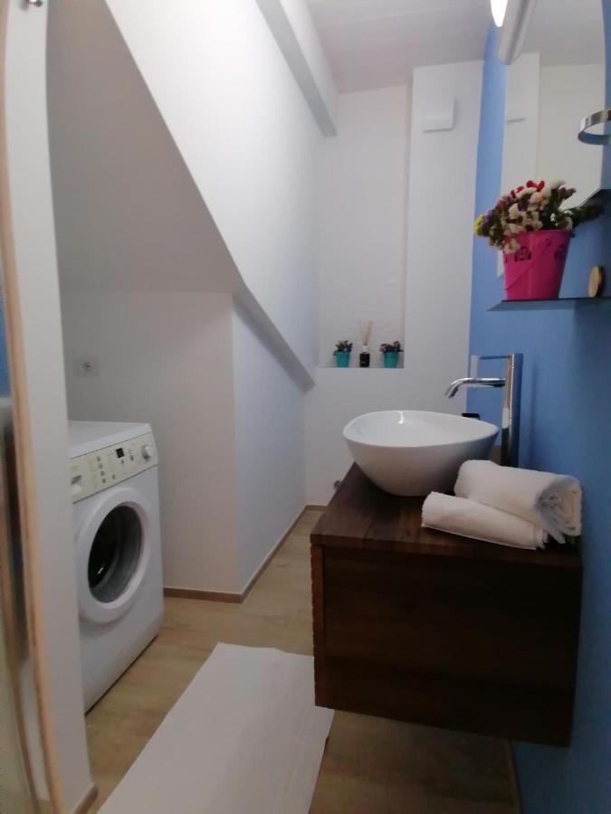 Retroscena Apartment In Centro ชิวิตาโนวา มาร์เค ภายนอก รูปภาพ